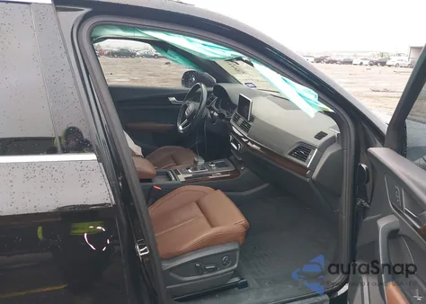 2018 Audi Q5 2.0T Premium/2.0T Tech Premium z USA, uszkodzony, nr VIN WA1BNAFY9J2213199